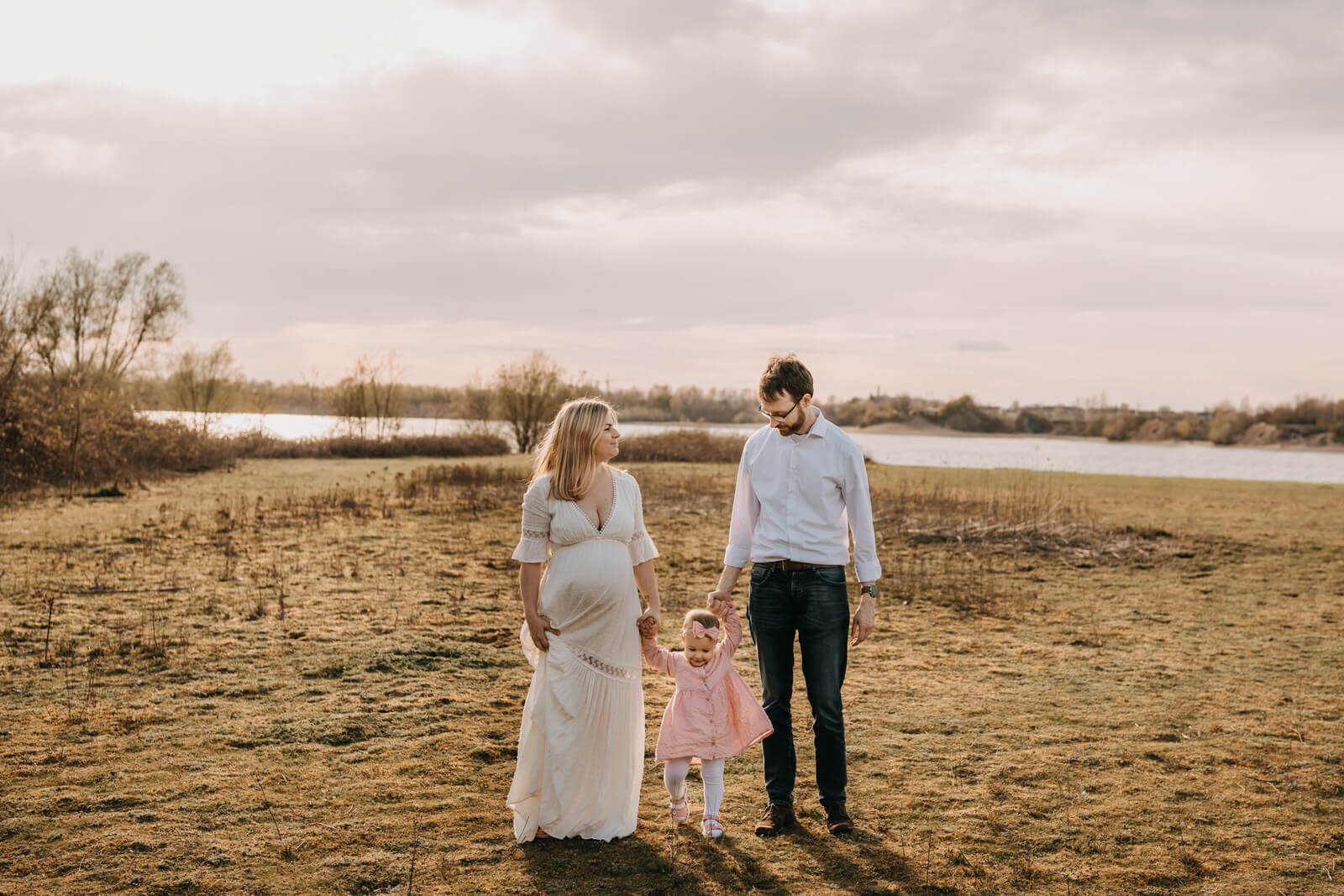 Babybauch Janine mit Geschwister