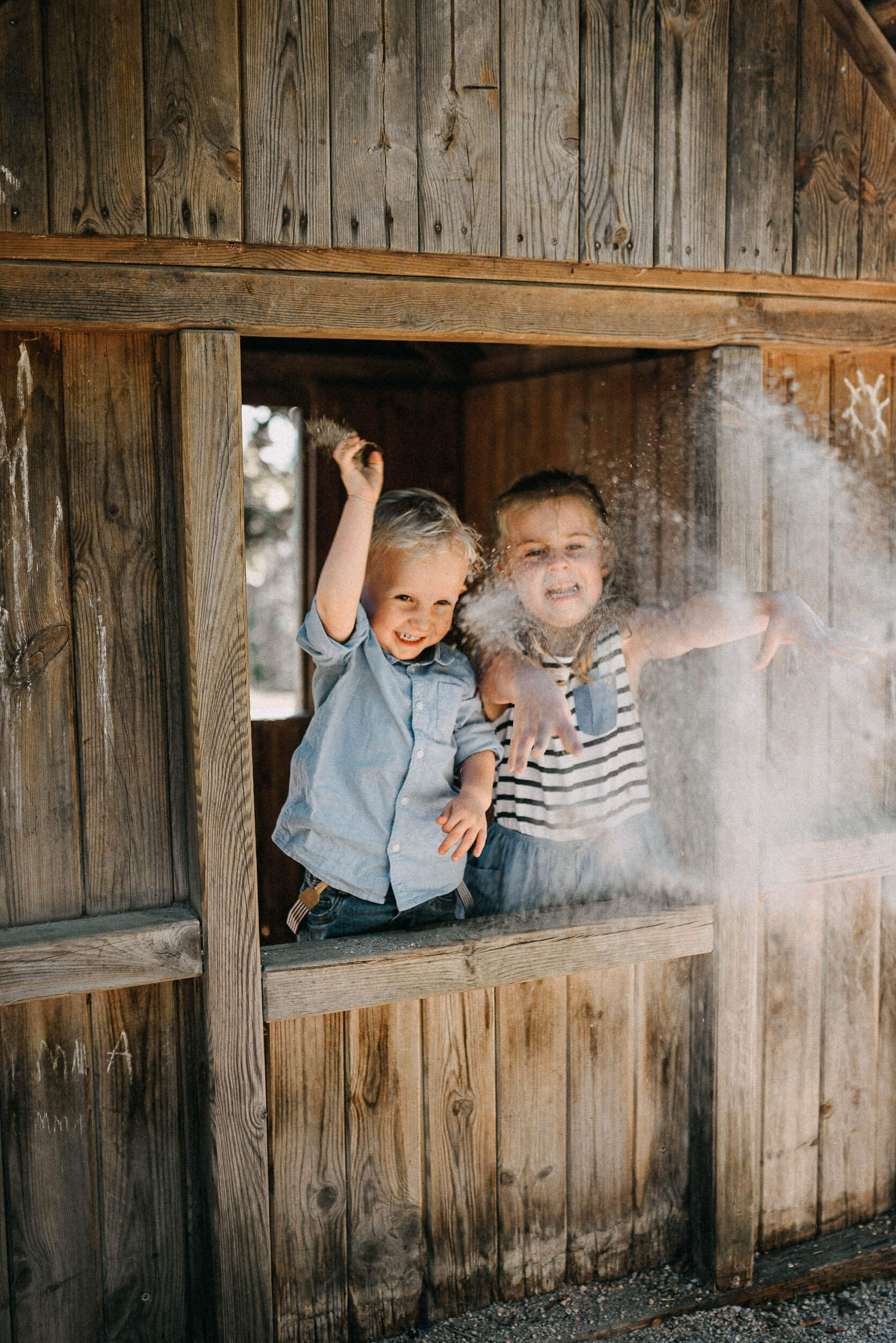 Sandspielen Geschwisterkinder Burg Windeck Spielplatz